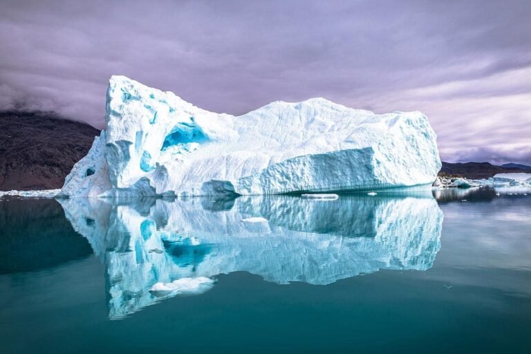 Icebergs – Mountains that stay afloat. Magic or Science?